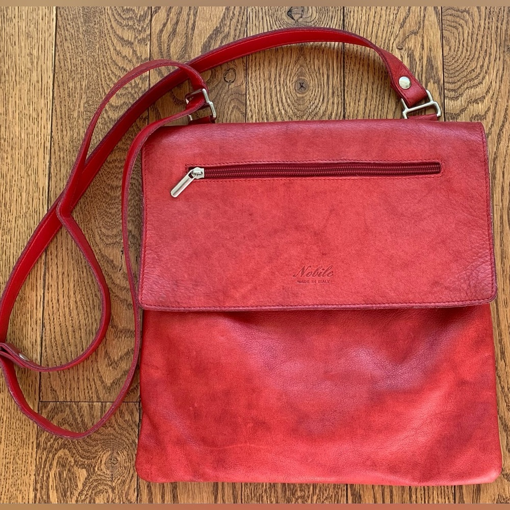 NOBILE Leather Crossbody Bag